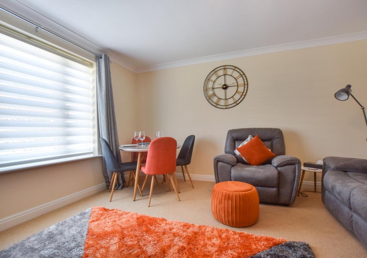 Cosy Hub Apartment วิทบี ภายนอก รูปภาพ