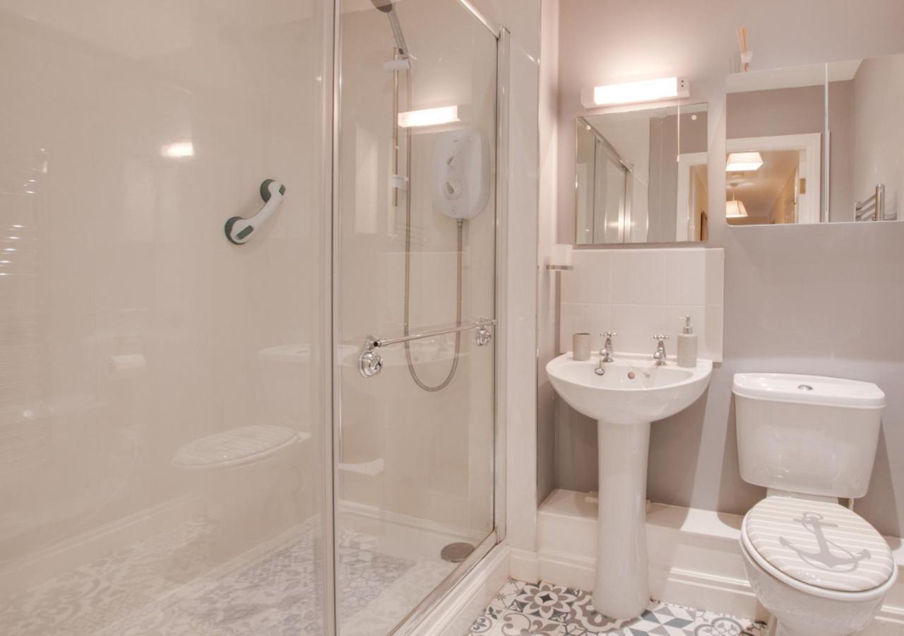 Cosy Hub Apartment วิทบี ภายนอก รูปภาพ